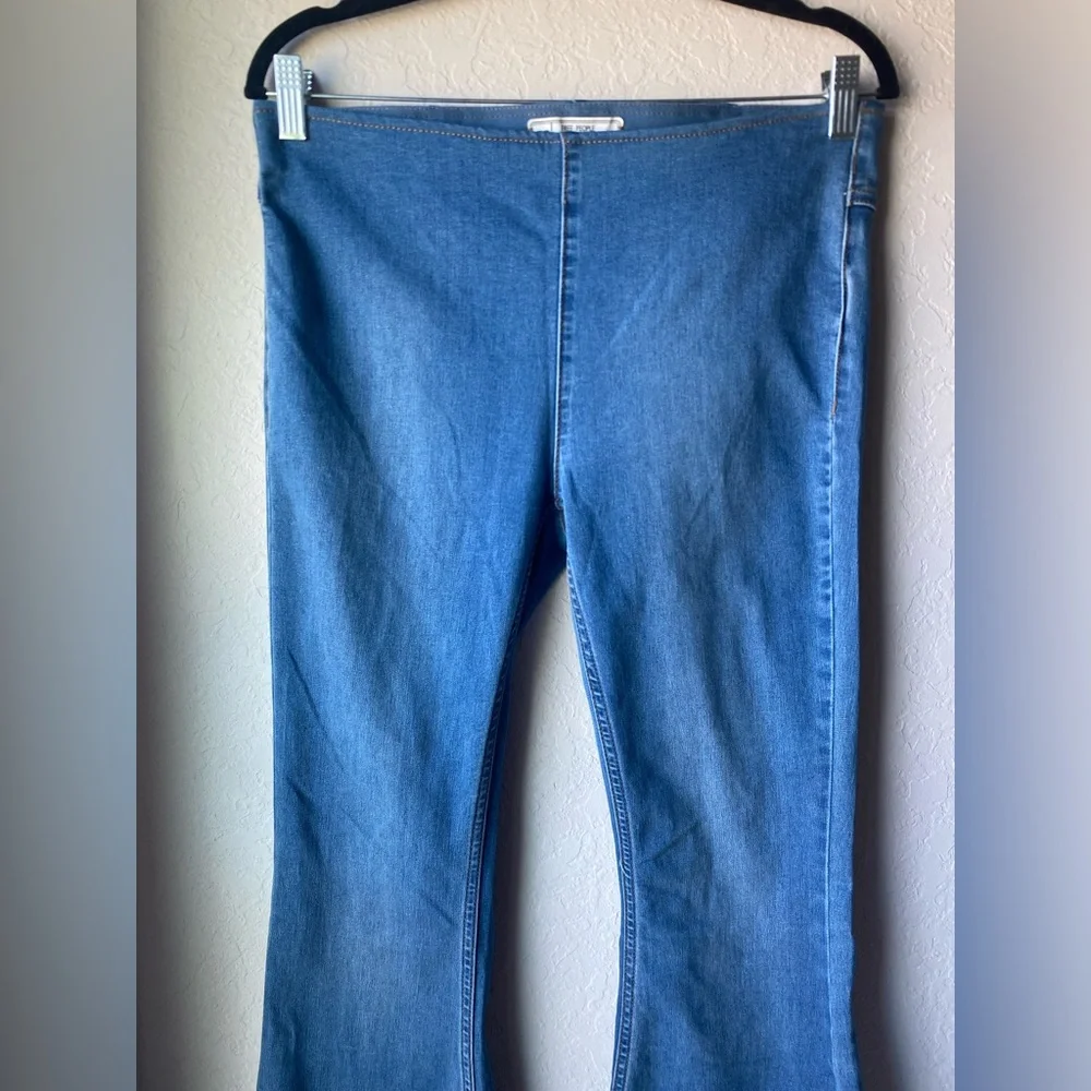 We The Free Penny Pull-On Flare Bottom Jeans ~ Size 28 - Picture 6 of 9